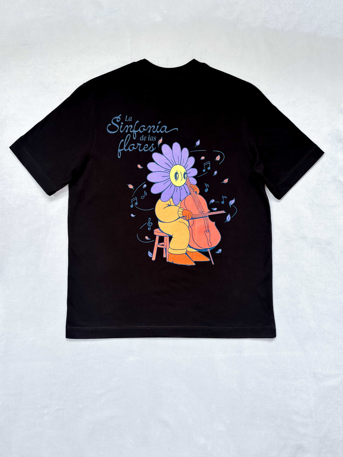 Camiseta flor tocando violonchelo